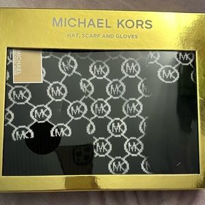 Michael Kors 3 pieces set scarf,gloves,hat brand new